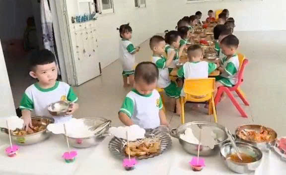 Tiệc Buffet  - Lớp Nhà trẻ