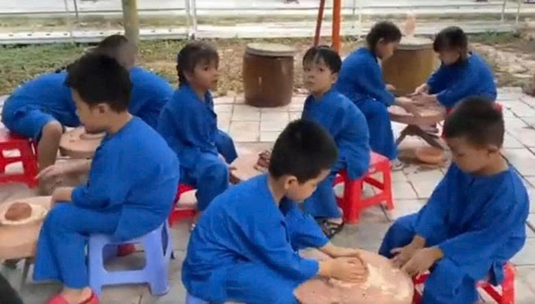 Bé tham quan trải nghiệm Làng Việt Đại Nam - Lớp Chồi 4